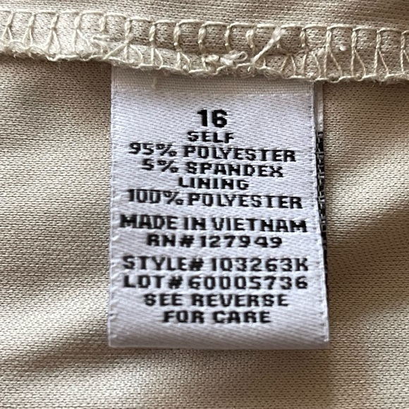 Emma & Michelle White and Beige Dress - Picture 6 of 7